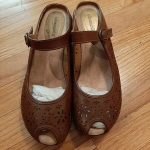 Solesenseability Brown Leather Mules with Cutout Design
